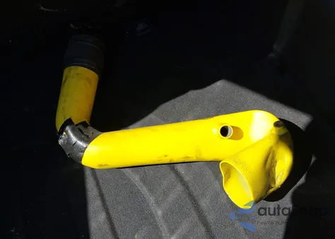 2016 Hyundai Veloster Turbo z USA, uszkodzony, nr VIN KMHTC6AE5GU304098